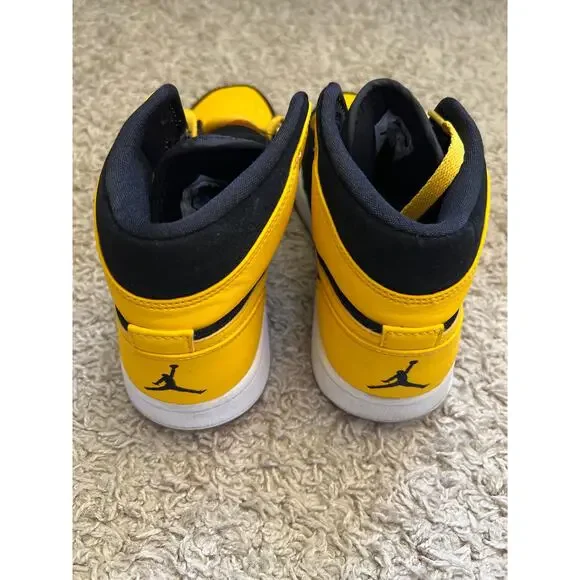 Air Jordan 1 Mid New Love Size 7 Men - Picture 4 of 4